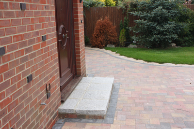 Rustington Driveway Autumn Gold blockpaving, granite step 057.jpg